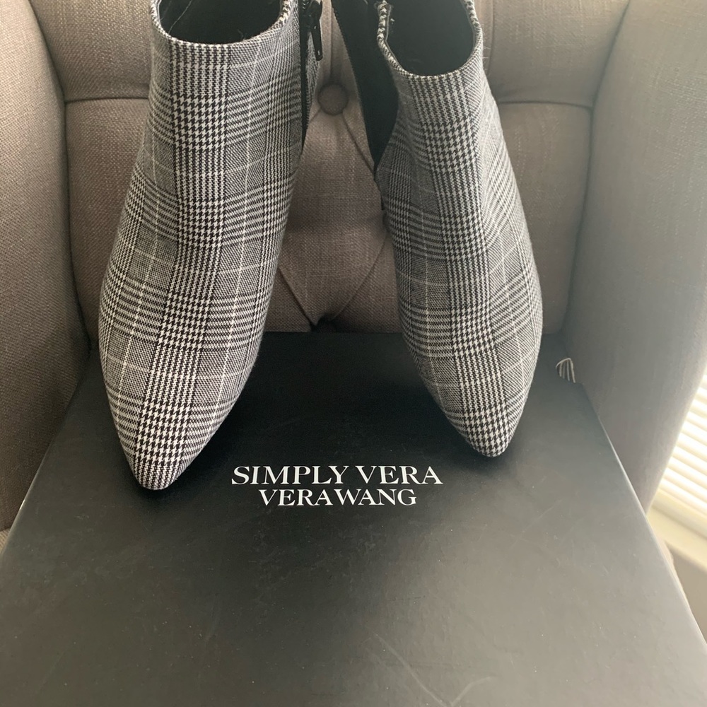 Simply Vera Plaid Renata Kitten Heel Booties Size 8
